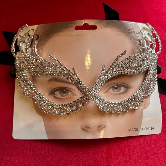Mardi Gras Rhinestone Silver Mask NWT - Picture 3 of 5